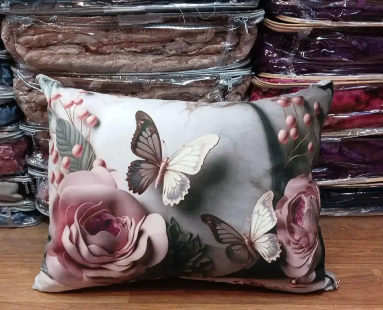 انواع روبالشتی طرحدار سه بعدی و زرک دار|رختخواب، بالش، پتو|شاهین دژ, |دیوار