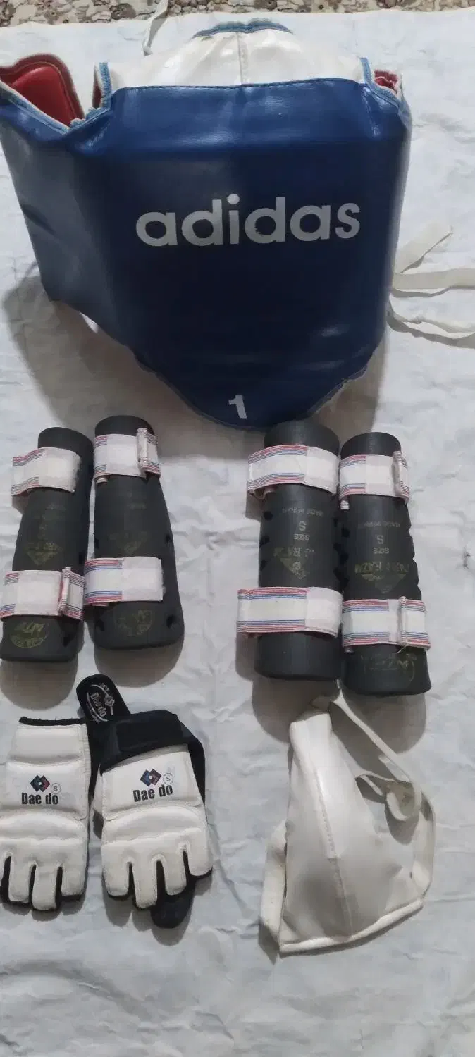 لباس مبارزه تکواندو ودوعدستکش بوکس|لباس|زنجان, |دیوار