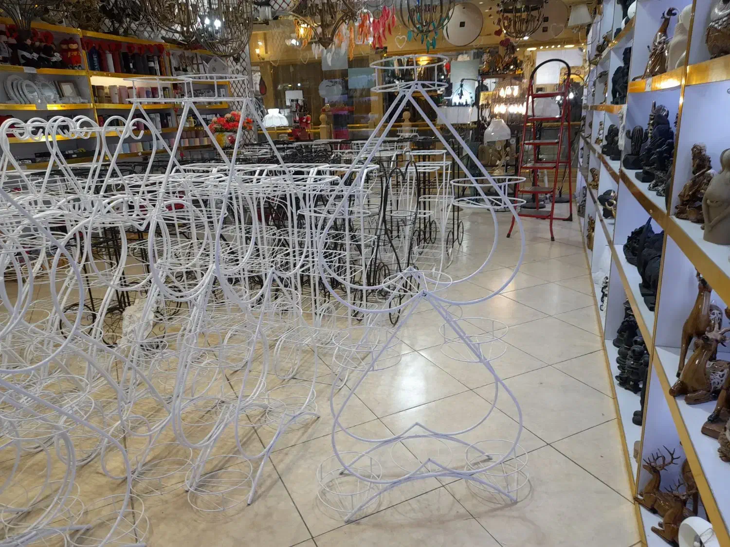 زیر گلدانی فرفورژه جاعودی لیدی مجسمه مدرن آباژور|حراج|قم, سراجه (۱۵ خرداد)|دیوار