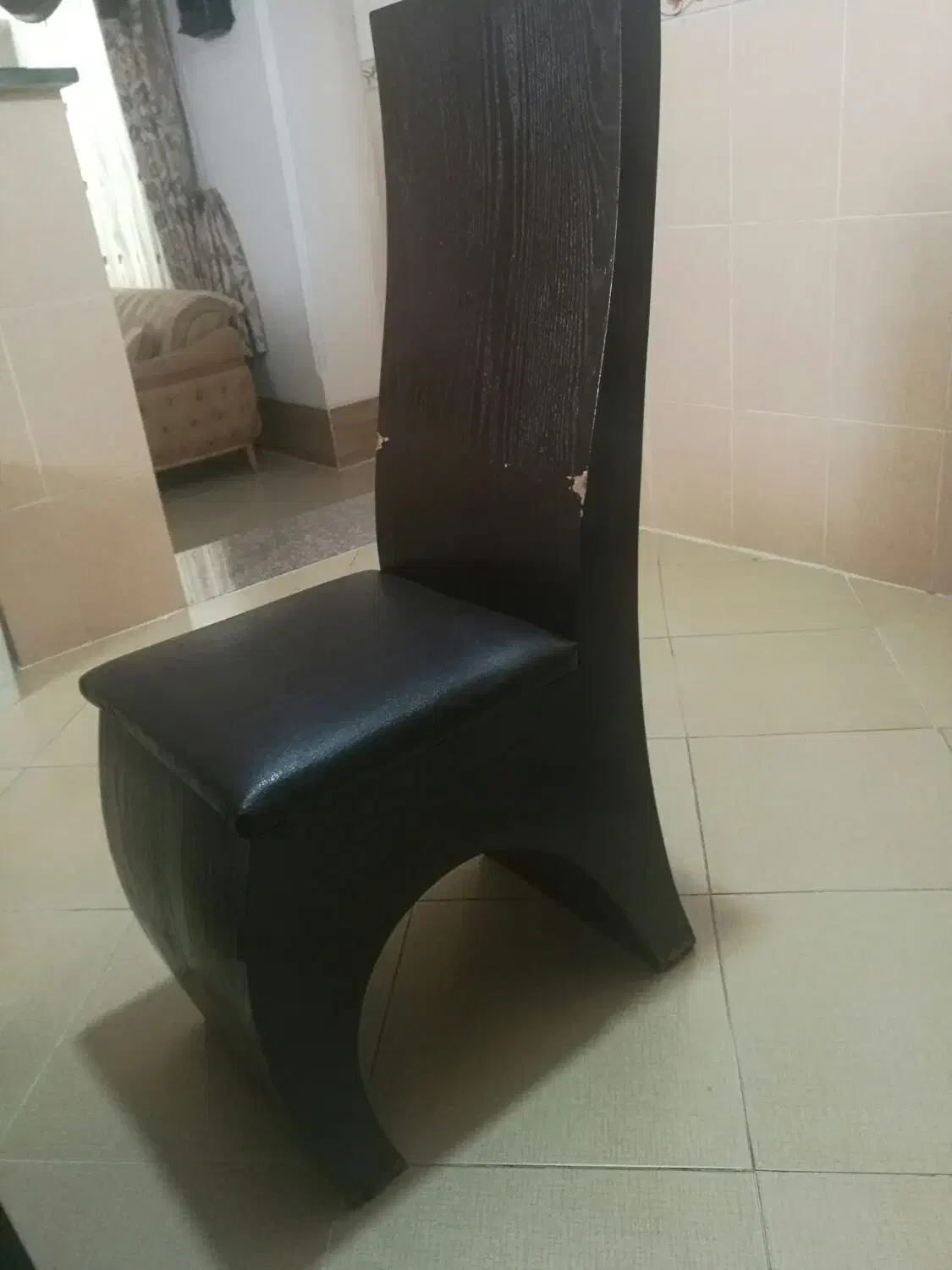 تعویض صندلی چوبی با صندلی فلزی|میز و صندلی غذاخوری|فسا, |دیوار