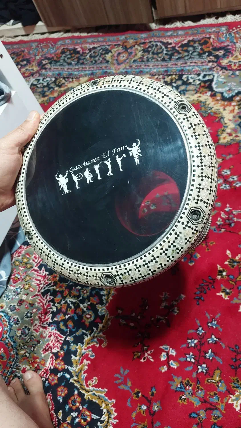 داربوکا جوهرالفن|درام و پرکاشن|شهریار, شهریار|دیوار