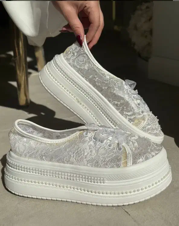 چندین مدل کفش و صندل سفید عروس|کیف، کفش، کمربند|اصفهان, همدانیان|دیوار