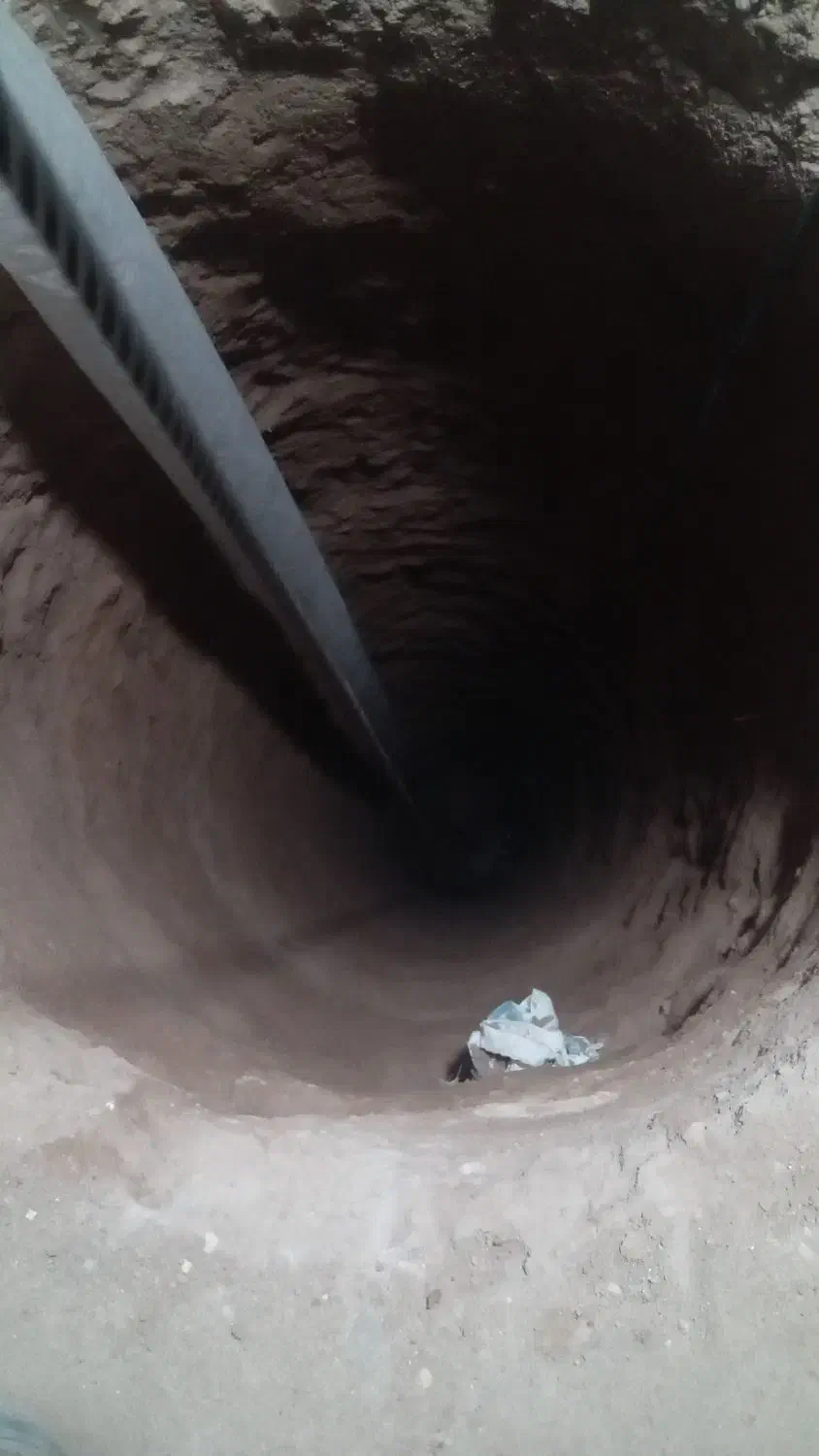 چاه کن وکندن چاه ارت برق|خدمات پیشه و مهارت|یزد, |دیوار