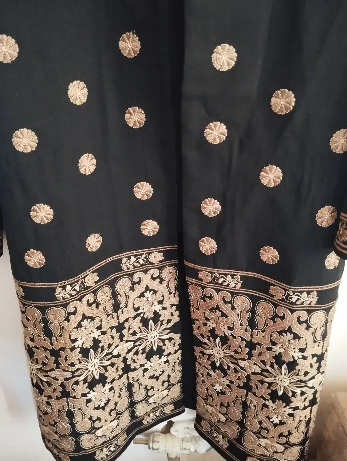 مانتو مشکی طرح طلایی|لباس|صدرا-فارس, فاز ۲|دیوار