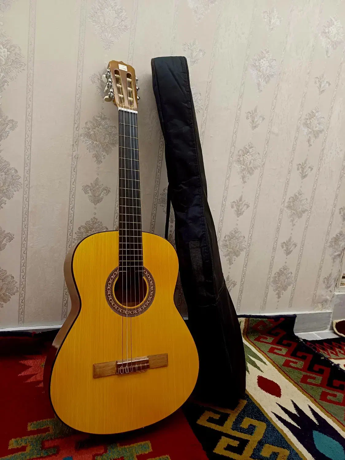 گیتار|گیتار، بیس، امپلیفایر|تبریز, |دیوار