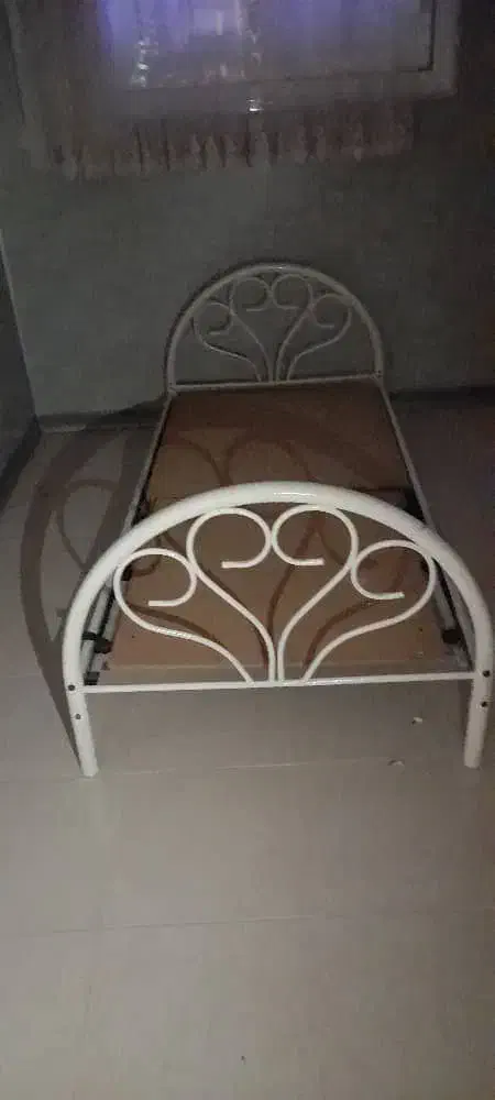 تخت یک نفره|تخت و سرویس خواب|اصفهان, سپاهانشهر|دیوار