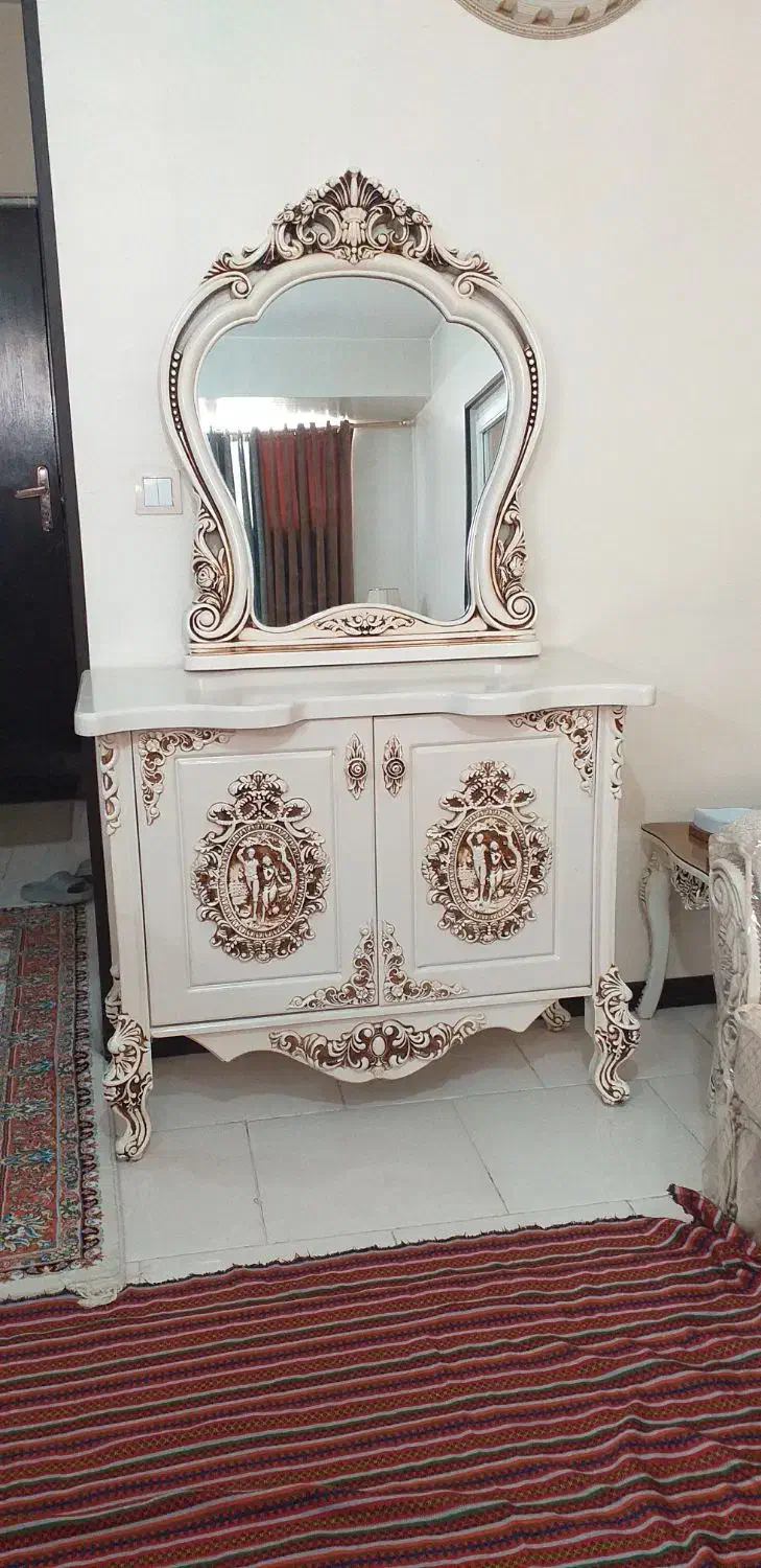 اینه کنسول و میز تلویزیون و ویترین|بوفه، ویترین، کنسول|شاهین‌شهر, شهرک پردیس|دیوار