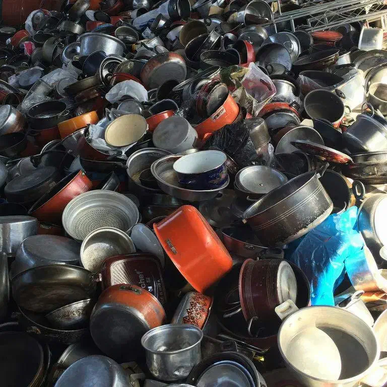 تعویض ظروف کهنه با نو|ظروف پخت‌وپز|تربت‌حیدریه, مسجد جامع|دیوار