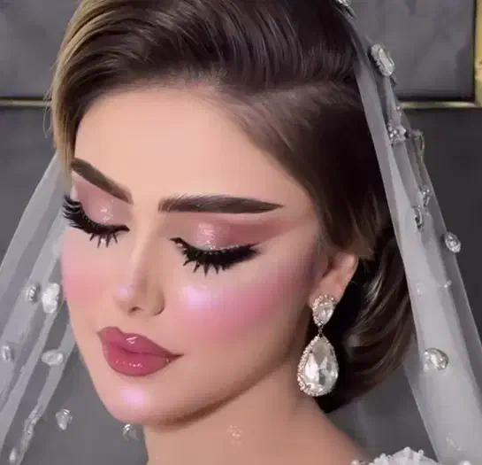 میکاپ جهت جذب مشتری فقط ۵۰۰ هزینه متریالم|خدمات آرایشگری و زیبایی|پارس‌آباد, |دیوار