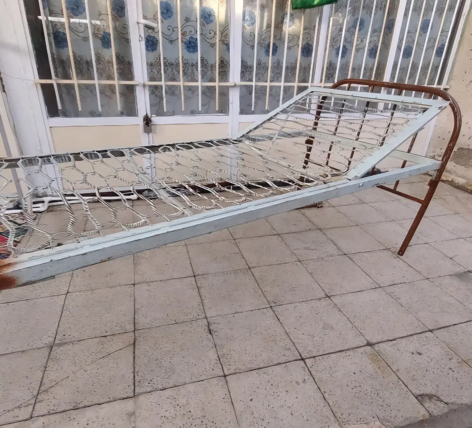 تخت بیمار فنردار تک شکن|تخت و سرویس خواب|هشتگرد, شهرک کوثر|دیوار