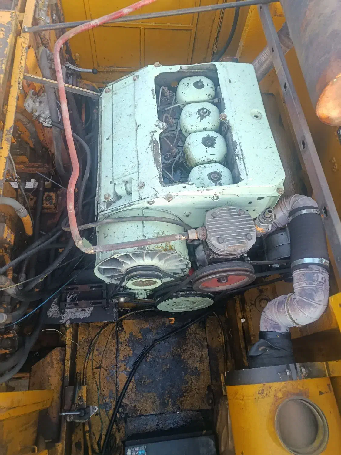 بیل لاستیکی لیبهر ۹۰۲|خودرو سنگین|شیراز, کیان آباد|دیوار