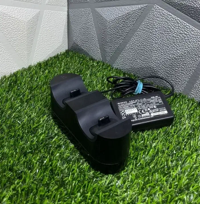 پایه شارژ دسته پلی 4/5|کنسول، بازی ویدئویی و آنلاین|اسلام‌شهر, شهرک مفیدی|دیوار