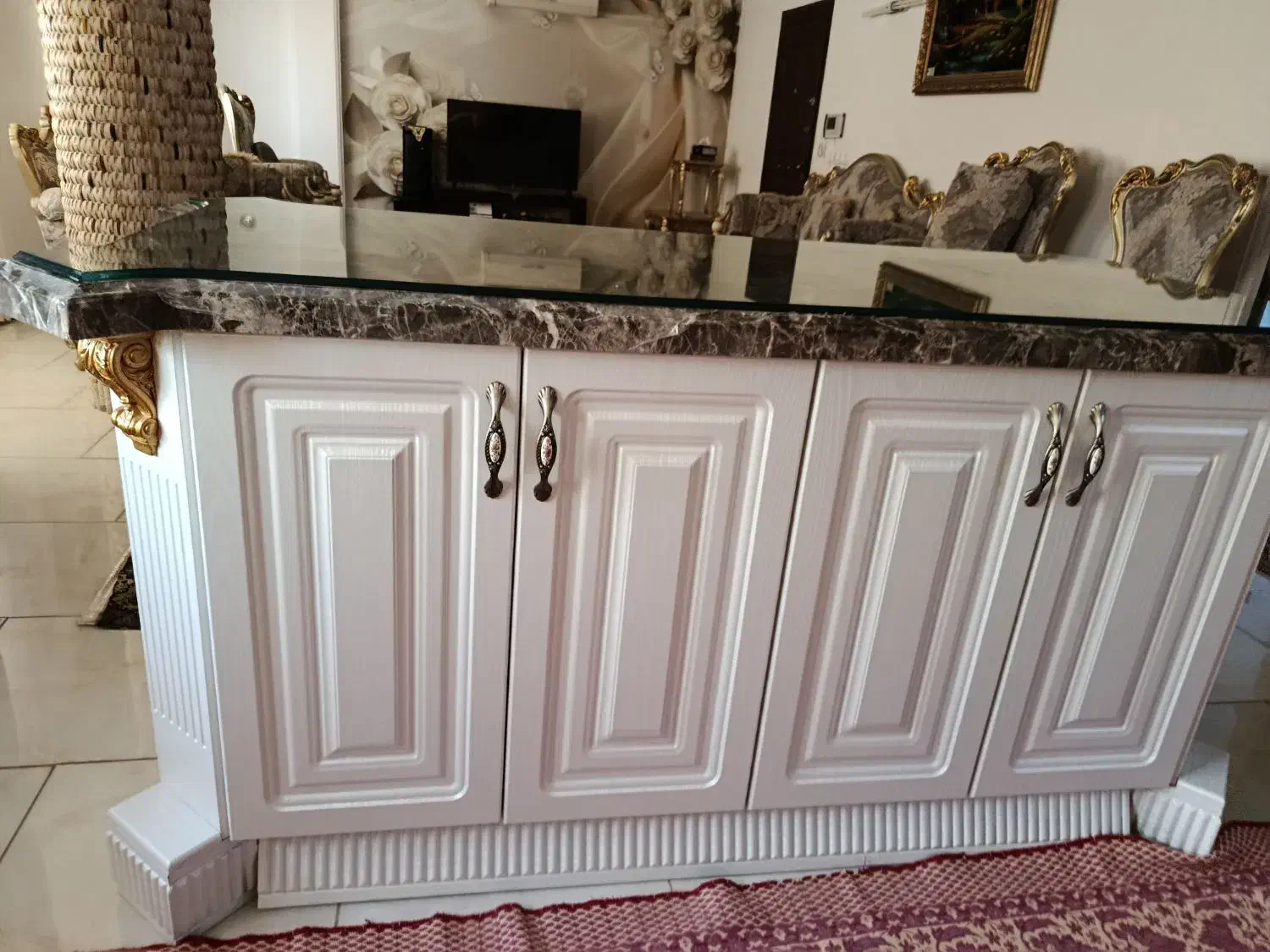 شکستگی دارد|میز و صندلی غذاخوری|گتاب, |دیوار