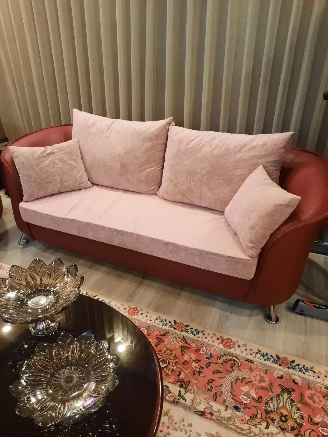 راحتی|مبلمان خانگی و میز عسلی|گلبهار, نوبهار|دیوار