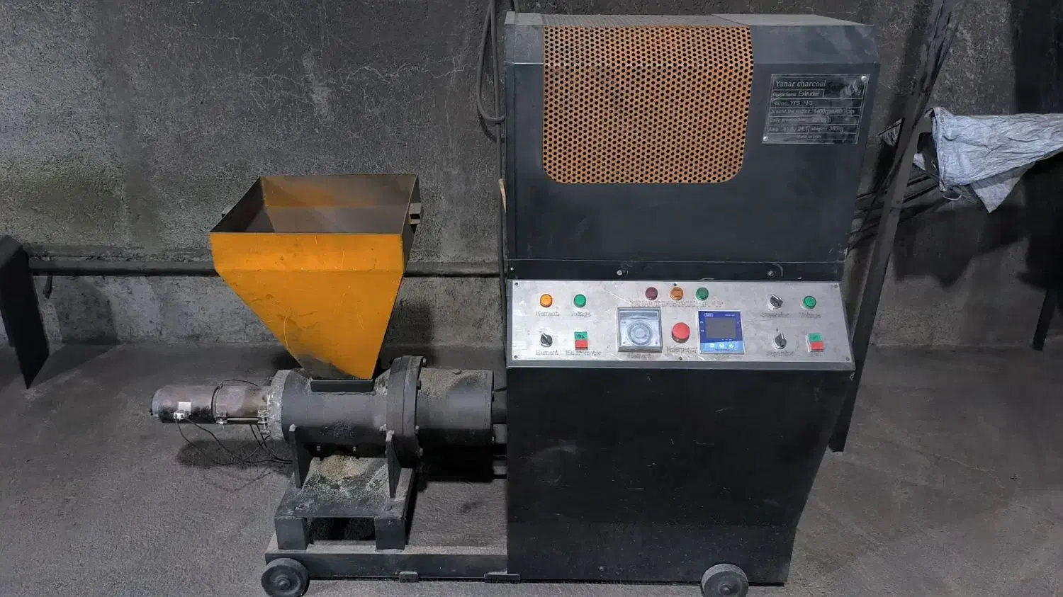 خط تولید دستگاه ذغال فشرده|ماشین‌آلات صنعتی|اهر, |دیوار