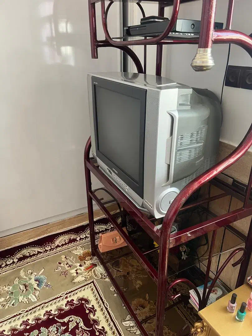 تلوزیون و میزش درحد نو|تلویزیون و پروژکتور|داراب, |دیوار