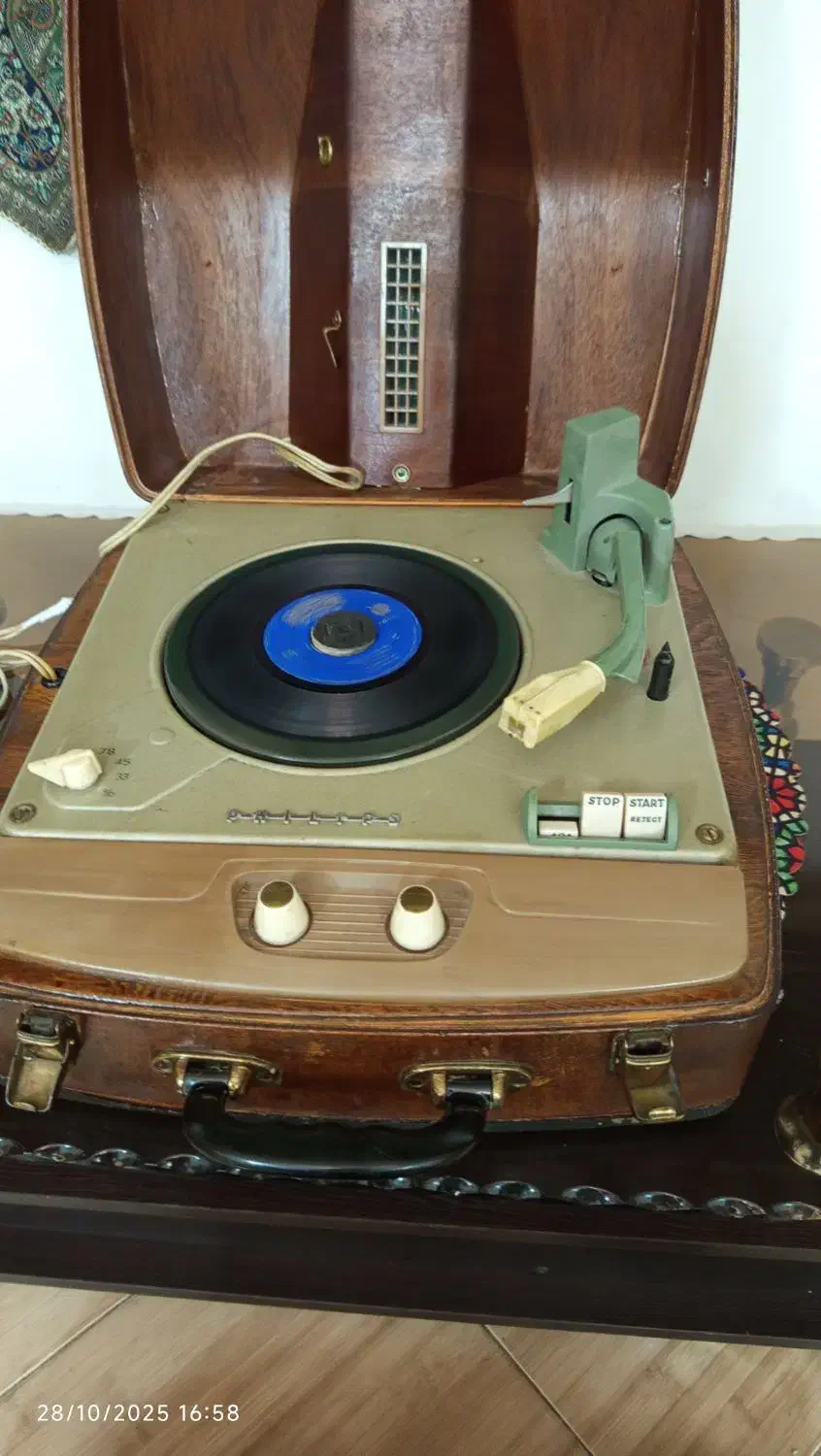 گرام گرامافون لامپی المانی فیلیپس قدیمی چوبی|کلکسیون اشیاء عتیقه|مشهد, کوثر|دیوار