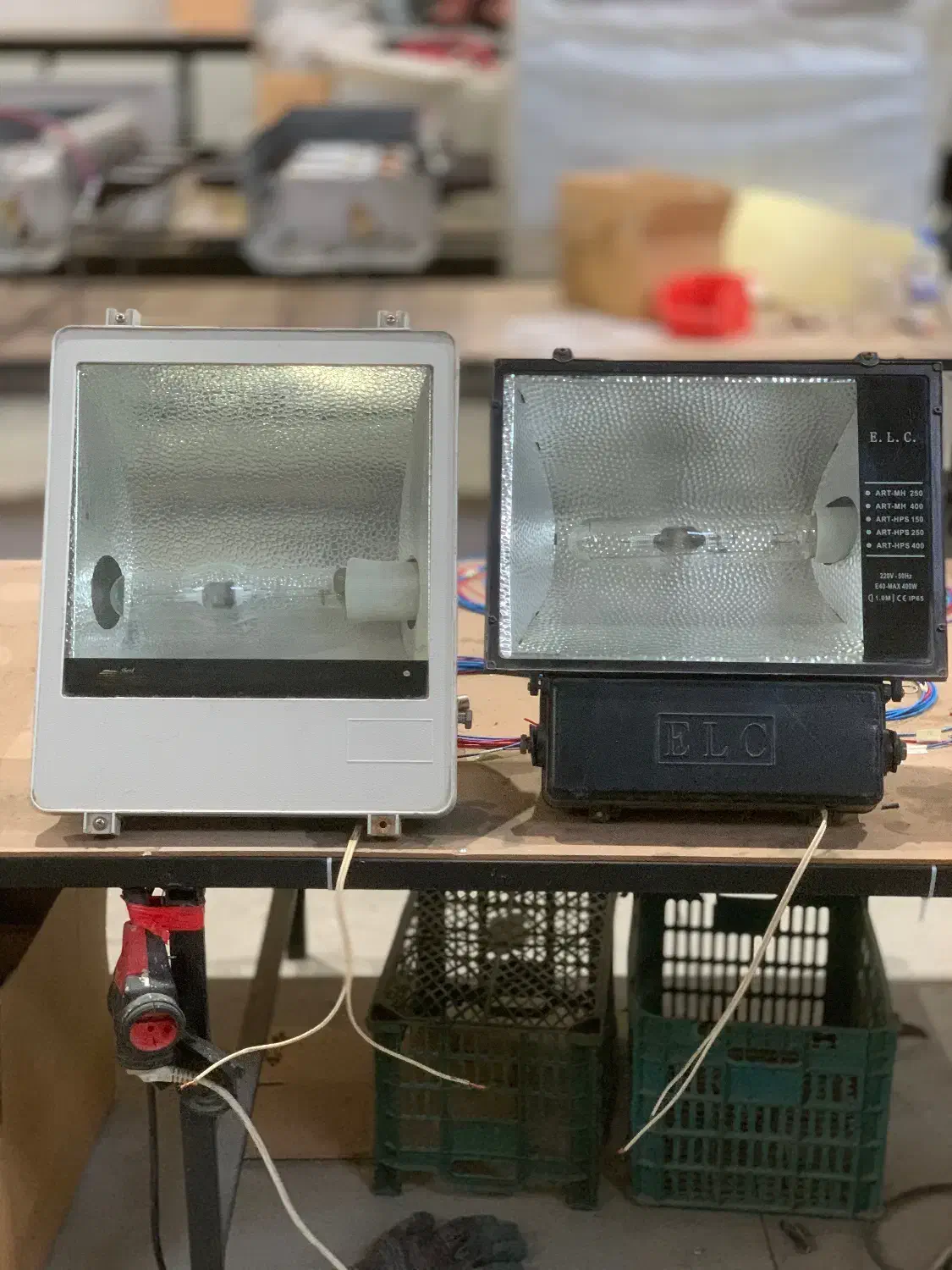 2 عدد پروژکتور لامپ گازی 250 و 400 وات|لامپ و چراغ|قزوین, |دیوار