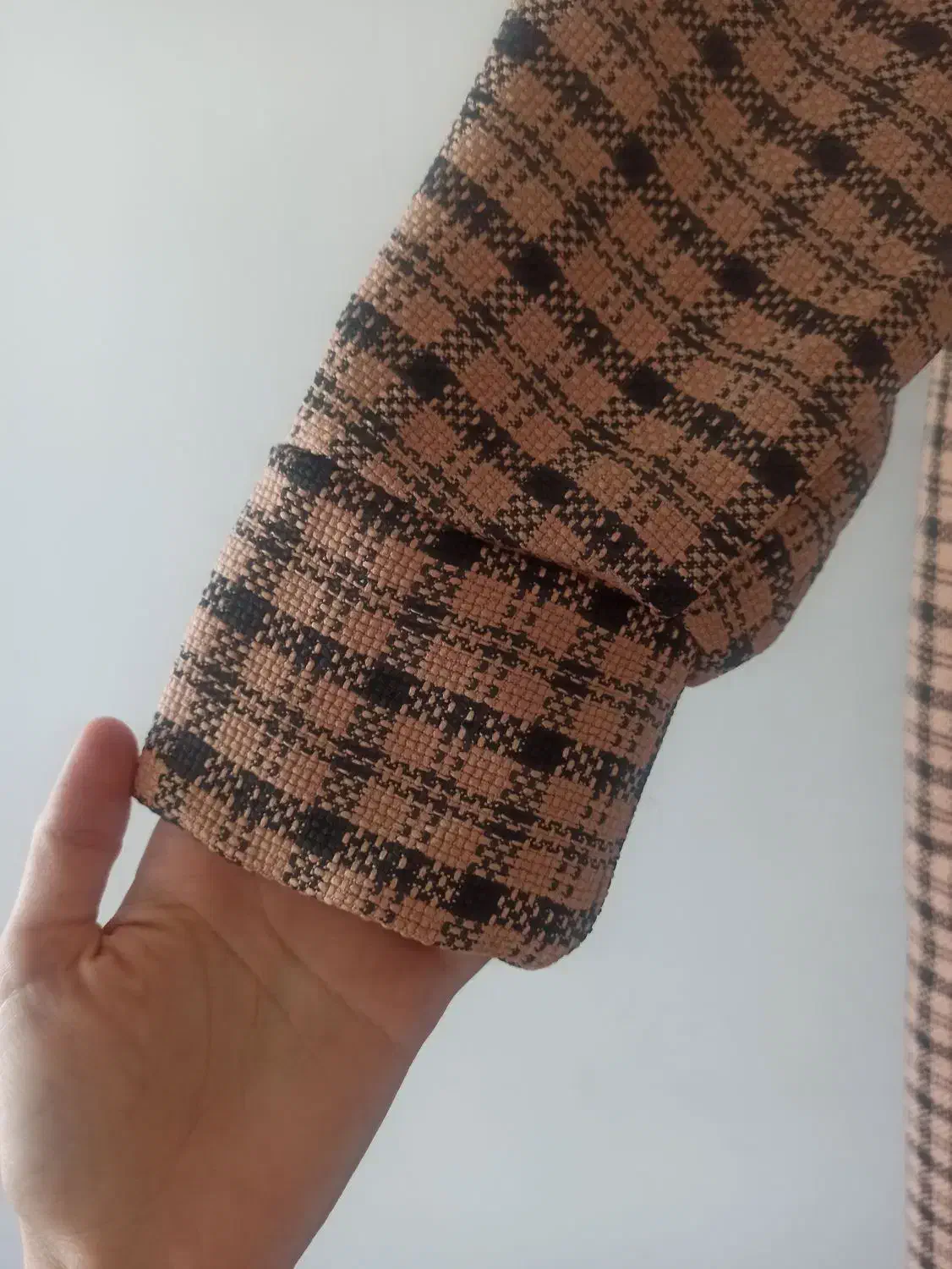 مانتو کفتان|لباس|قم, منبع آب|دیوار