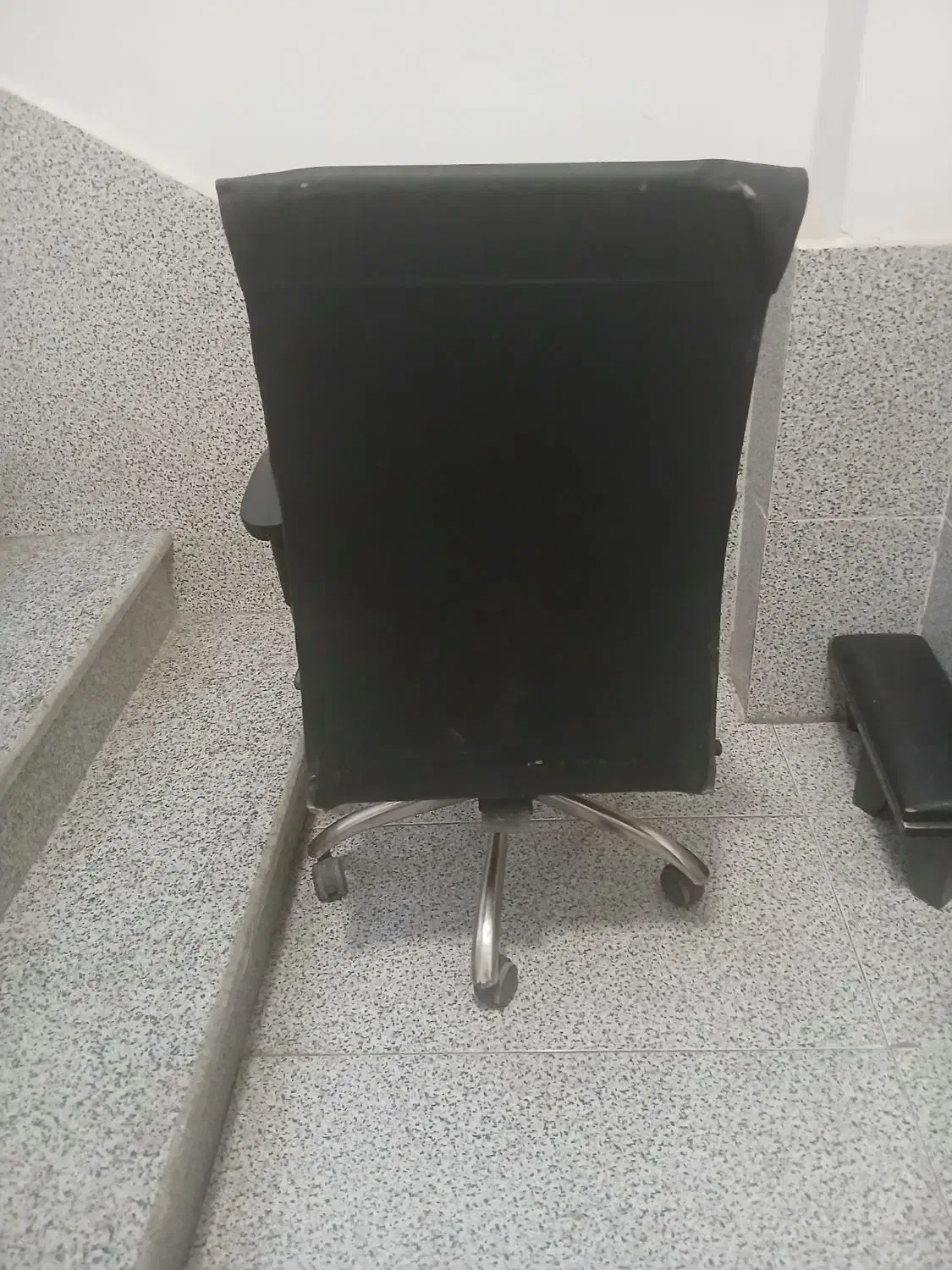 صندلی چرخ دار|صندلی و نیمکت|زاهدان, |دیوار