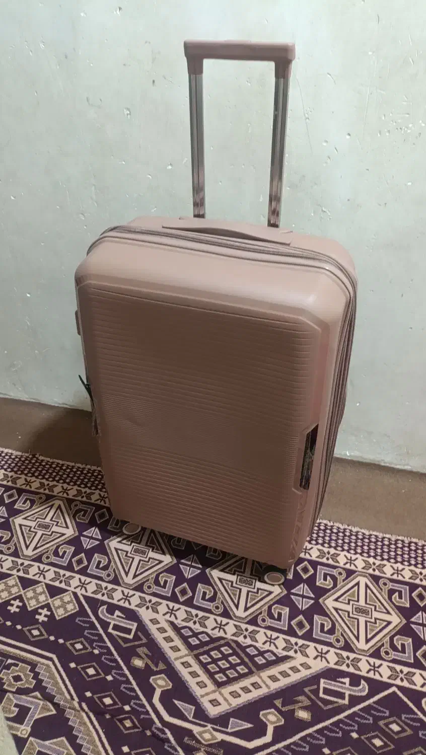 چمدان سایز متوسط|کیف، کفش، کمربند|بندرعباس, |دیوار