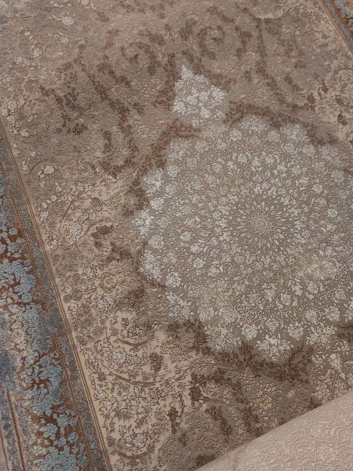 نو اصلا پا نخورده جنس درجه یک برجسته قیمت۱۳ میلیون|فرش|اصفهان, فرودگاه شهید بهشتی|دیوار