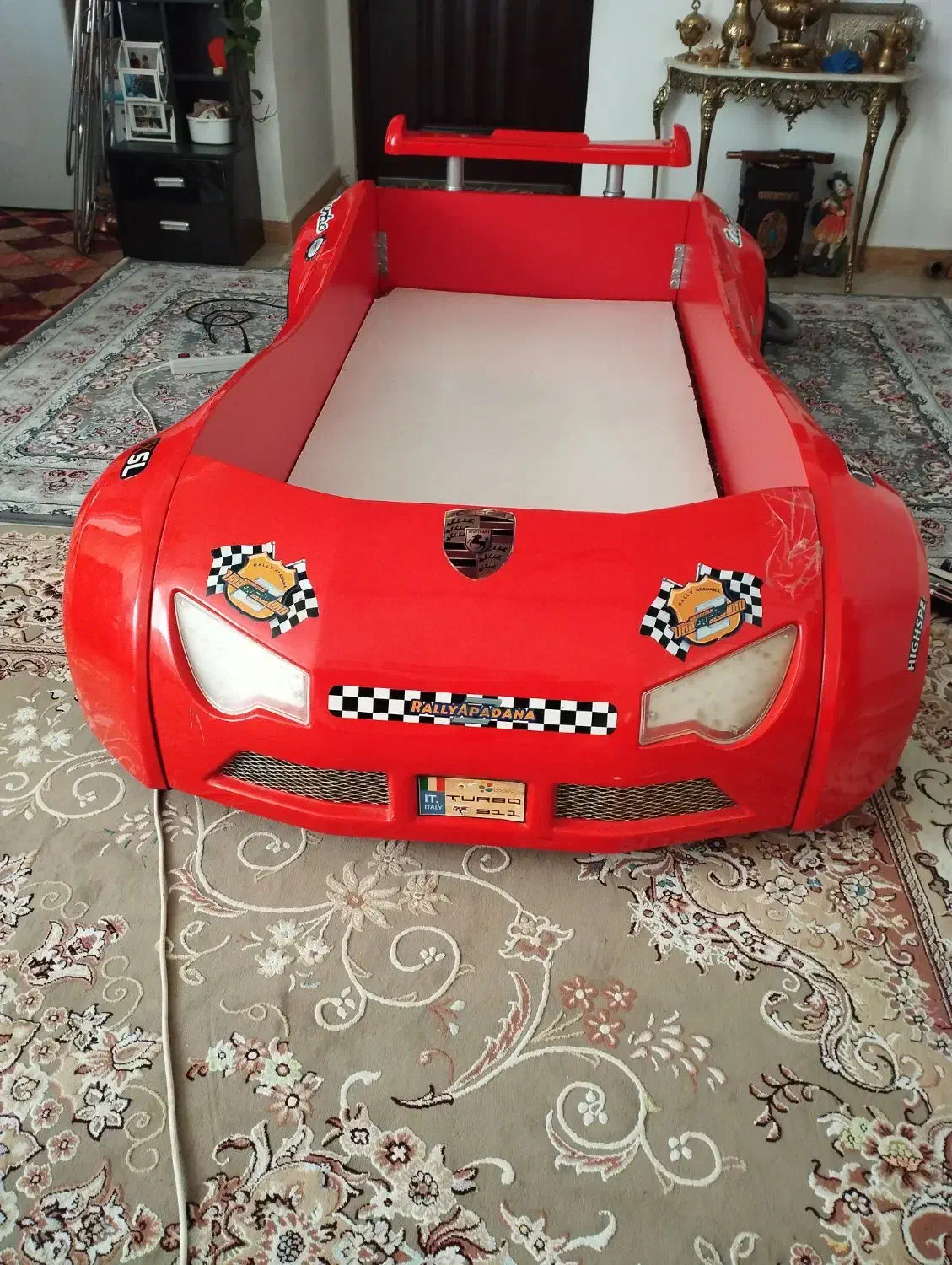 تخت با تشک در حد نو سالم|تخت و سرویس خواب|دماوند, مسکن مهر گیلاوند|دیوار