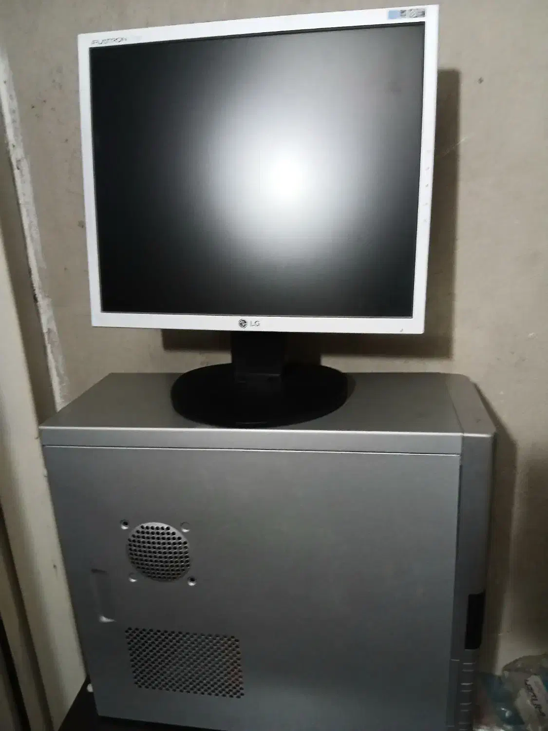 کیس و مانیتور کارکرده|قطعات و لوازم جانبی رایانه|تهران, فلسطین (میدان انقلاب)|دیوار