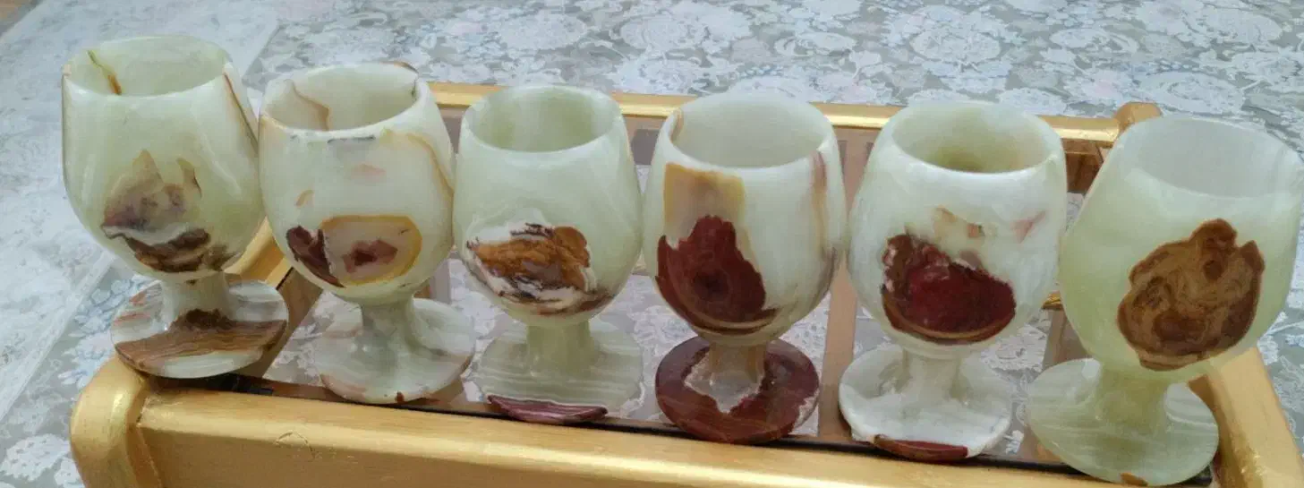 لیوان پایه دار سنگ مرمر نقش برجسته|ظروف سرو و پذیرایی|لاهیجان, کوی خزر|دیوار