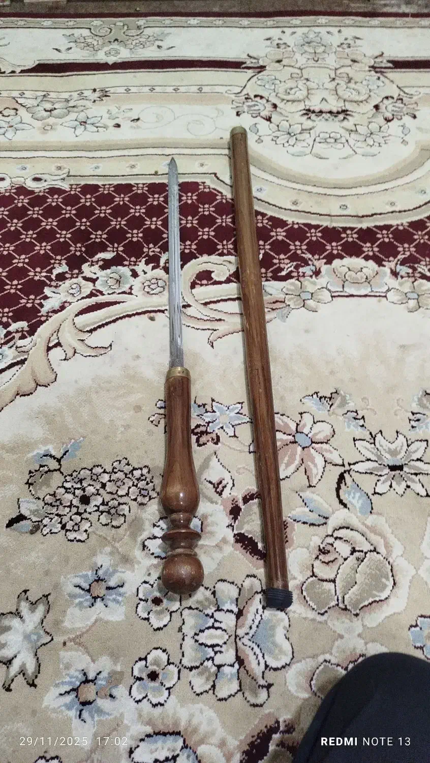 عتیقه عصا وشمشیرویک عددبافورنوهمه قدیمی کلکسیونی|کلکسیون اشیاء عتیقه|شهر بابک, |دیوار