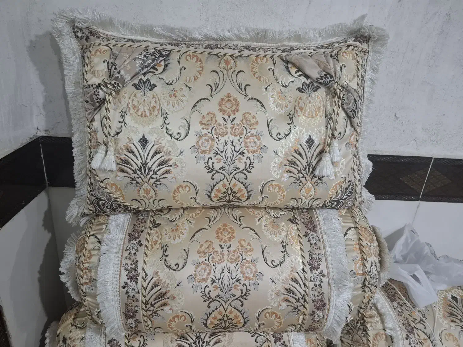 بالش و پشتی|رختخواب، بالش، پتو|یاسوج, |دیوار