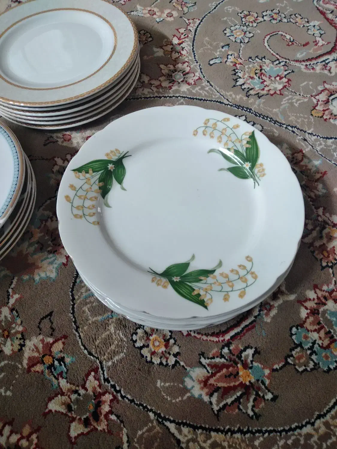 سه دست چینی بشقاب میوه خوری در حده نو|ظروف سرو و پذیرایی|قم, نیروگاه|دیوار