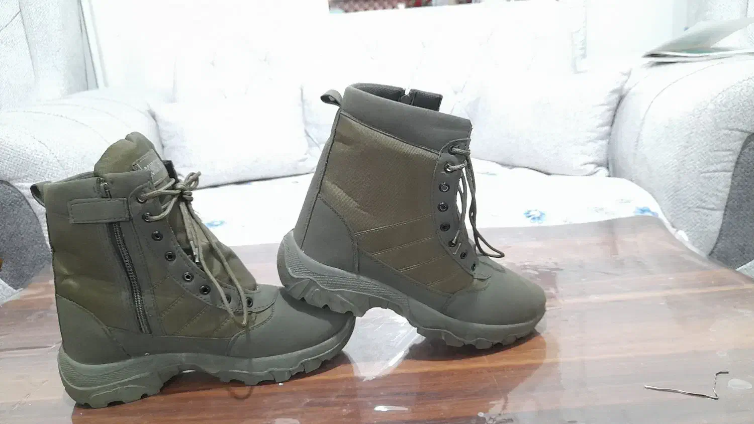 پوتین مردانه|کیف، کفش، کمربند|میانه, |دیوار