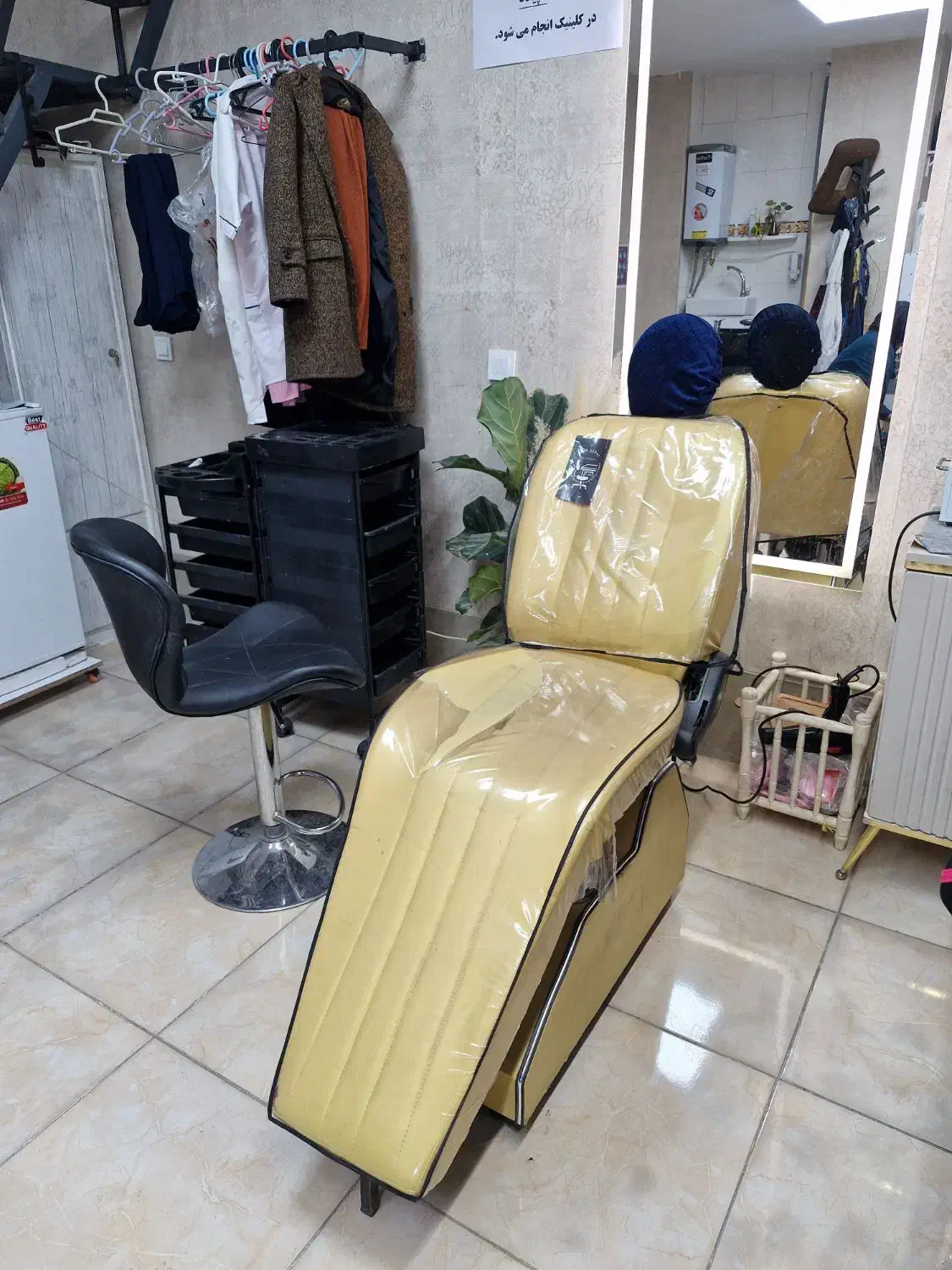 وسایل و لوازم سالن زیبایی|آرایشگاه و سالنهای زیبایی|شیراز, ریاستی|دیوار