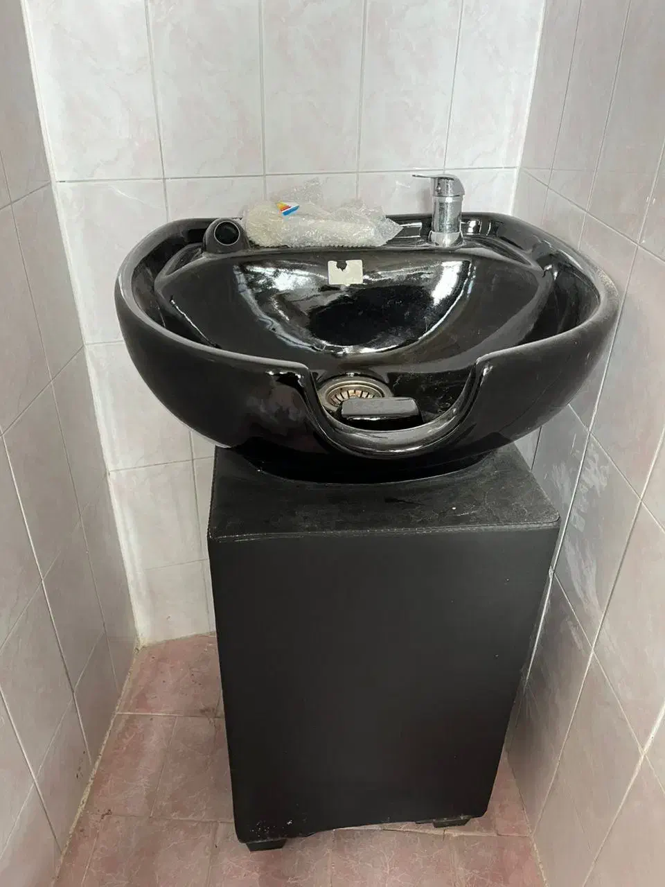 فروش سرشور صندلی آرایشگاه -صندلی آرایش -میز لوازم|آرایشگاه و سالنهای زیبایی|فومن, |دیوار