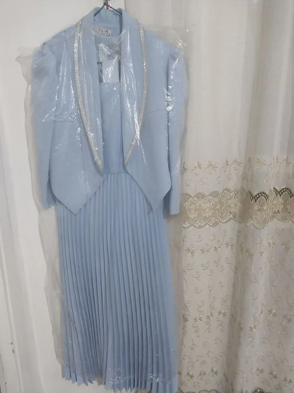 لباس مجلسی|لباس|بیستون, |دیوار