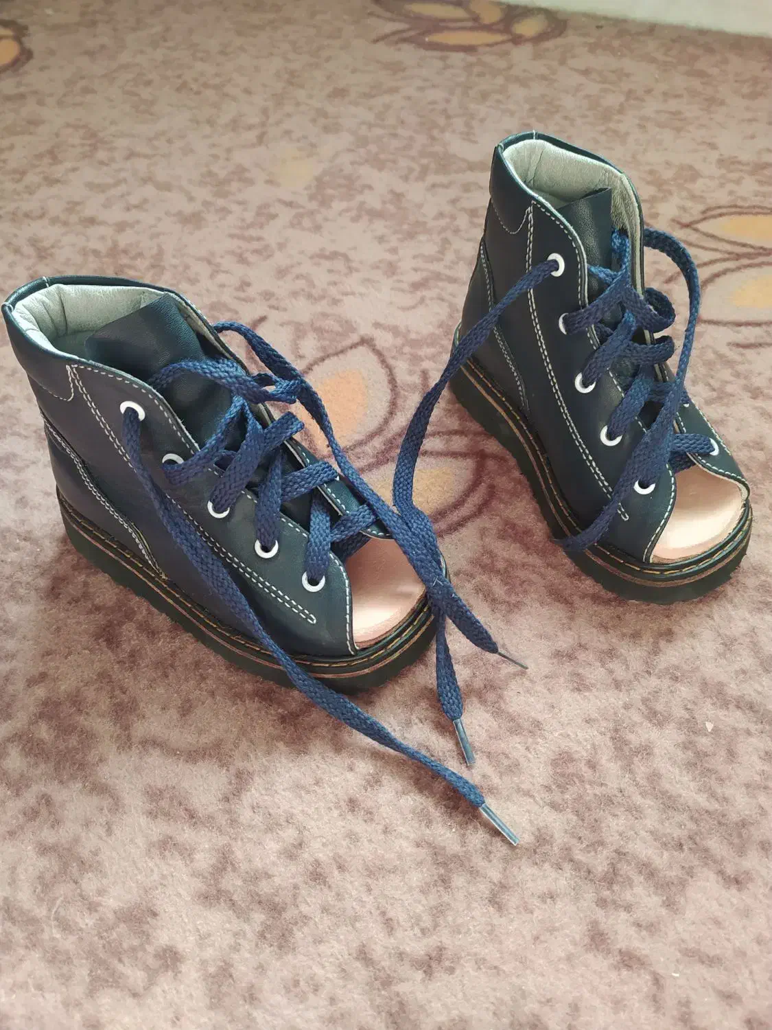 کفش طبی کودک|کفش و لباس بچه|ری, سرتخت|دیوار