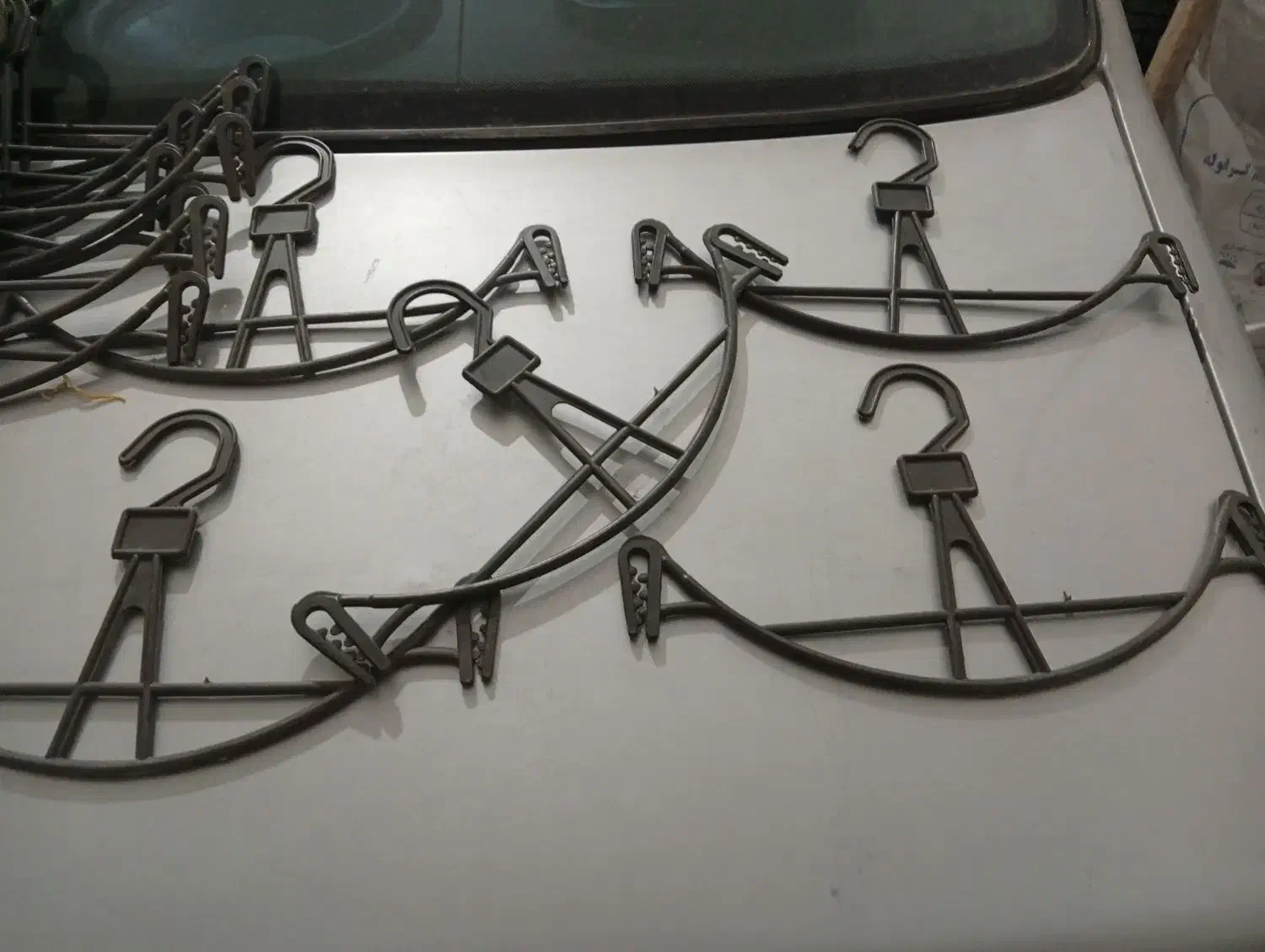 آویز (گیره) لباس|بندرخت و رخت‌آویز|شاهین دژ, |دیوار