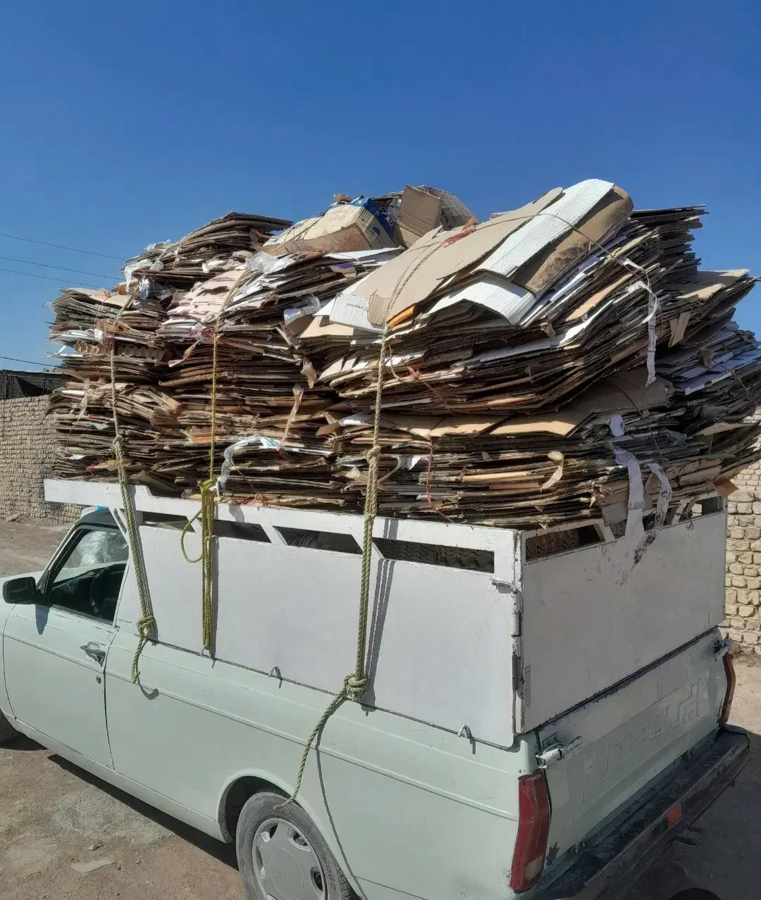 ضایعات کارتن پلاستیک آهن قوطی رانی و... در محل شما|عمدهفروشی|شیراز, شهرک والفجر|دیوار