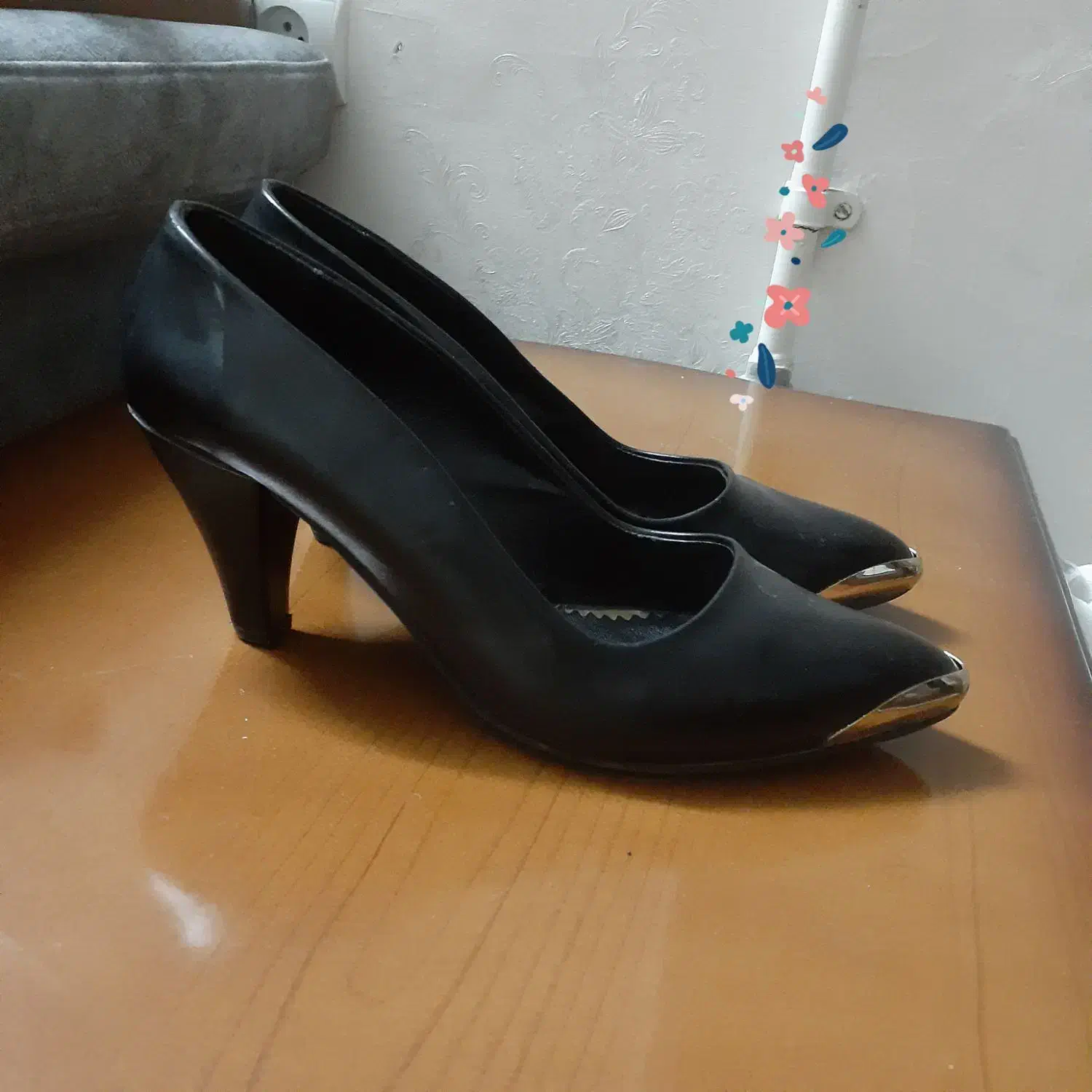یک جفت کفش مجلسی زنانه سایز ۴۰/ فقط ۲۰۰هزار|کیف، کفش، کمربند|قم, حنیف نژاد|دیوار
