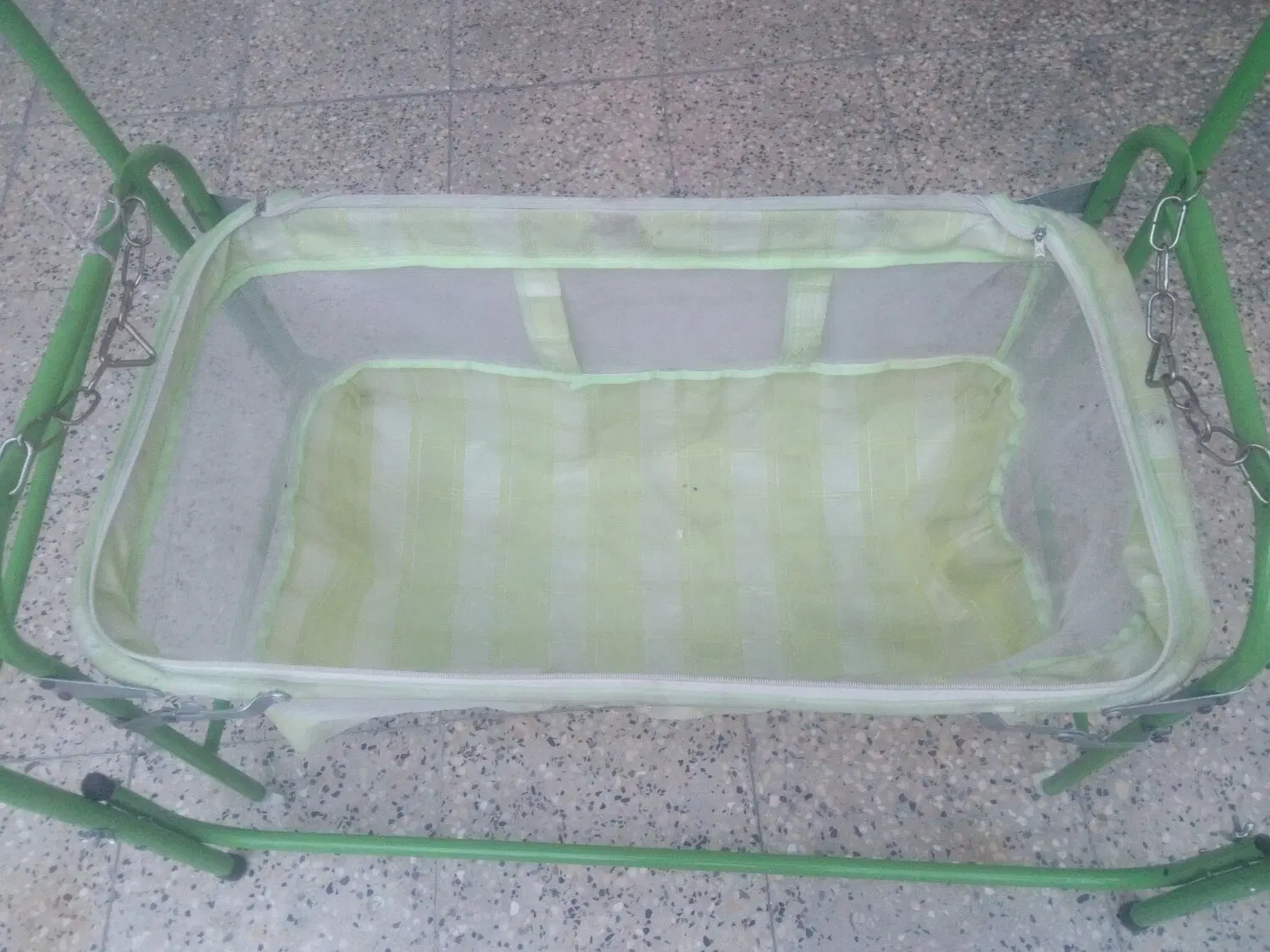 گهواره|تخت و صندلی بچه|شیراز, بالا کفت|دیوار