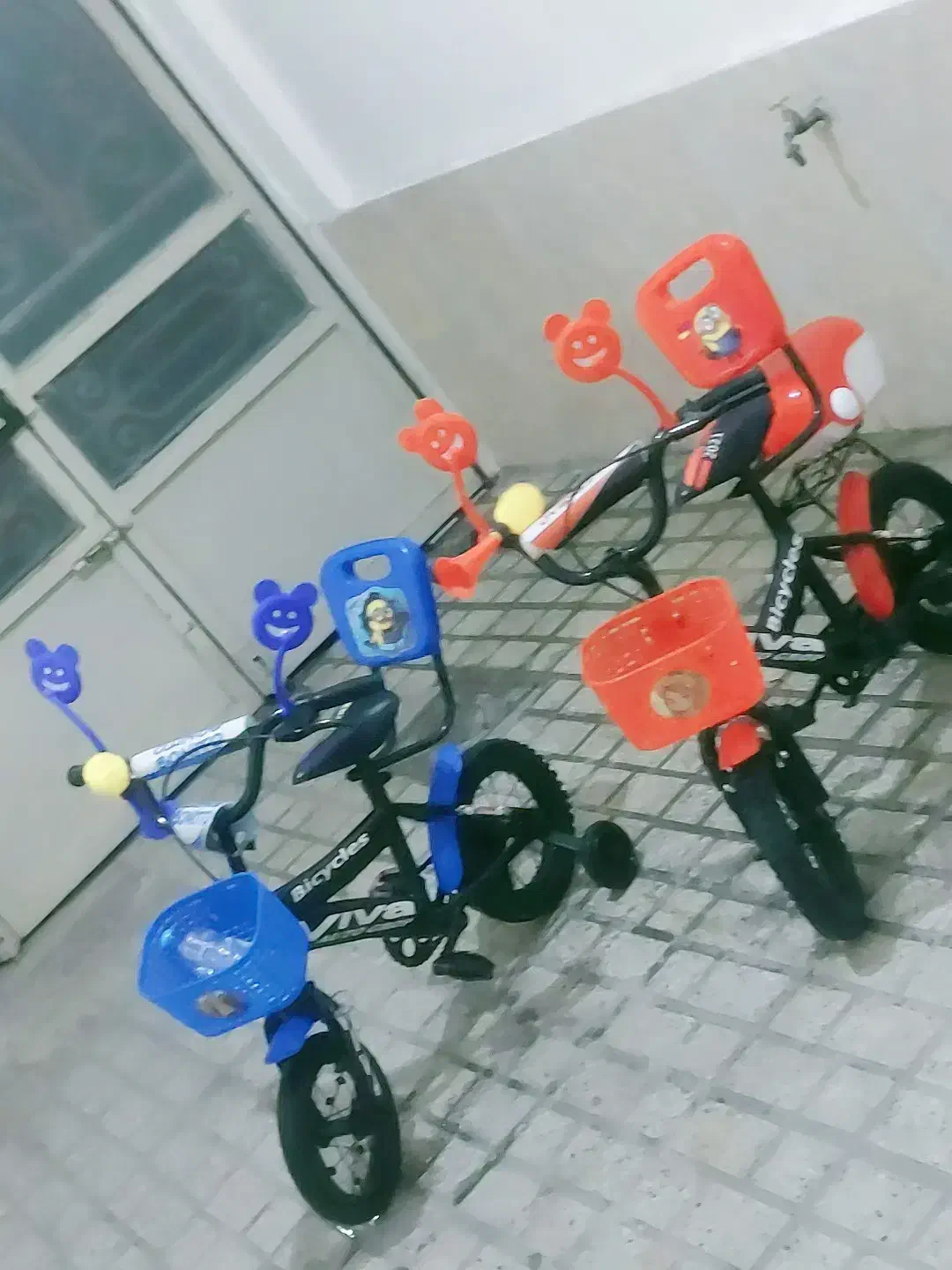 دوتا دوچرخه|اسباب‌بازی بچه|مشهد, طبرسی شمالی|دیوار