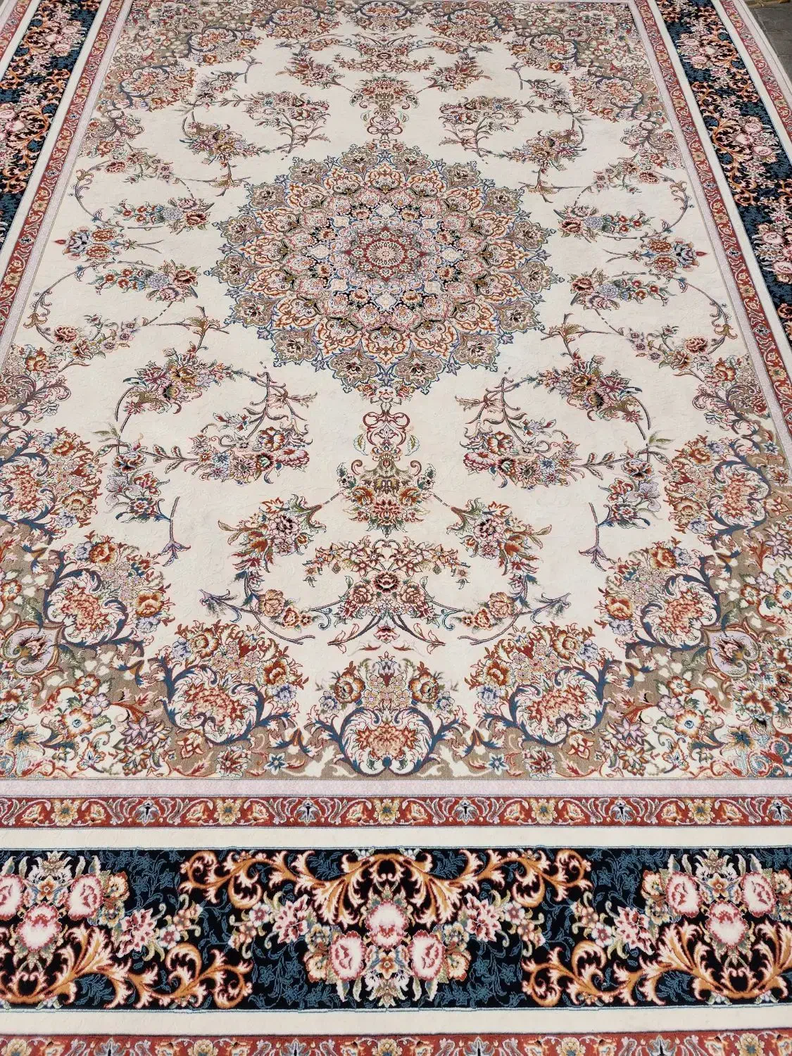 فرش ماشینی درحد نو|فرش|قائن, |دیوار