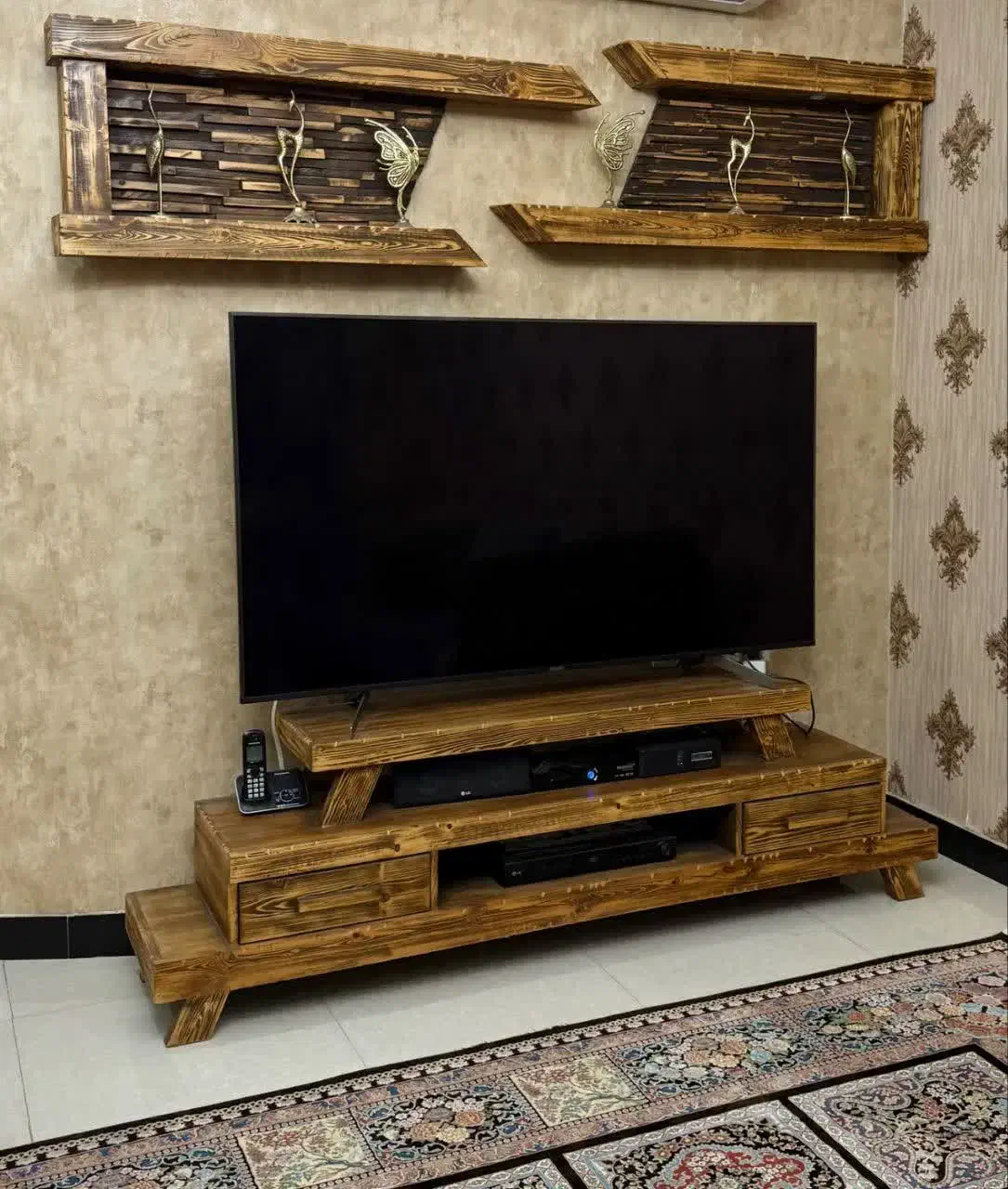 میز تلوزیون تمام چوب روس اصل و تخت تاشو دو نفره|میز تلویزیون|اسلامشهر, صادقیه|دیوار