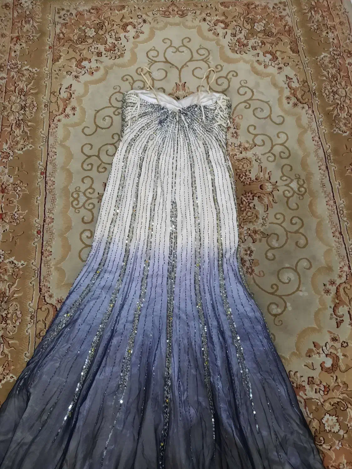 لباس مجلسی|لباس|اندیشه, اندیشه فاز ۱|دیوار