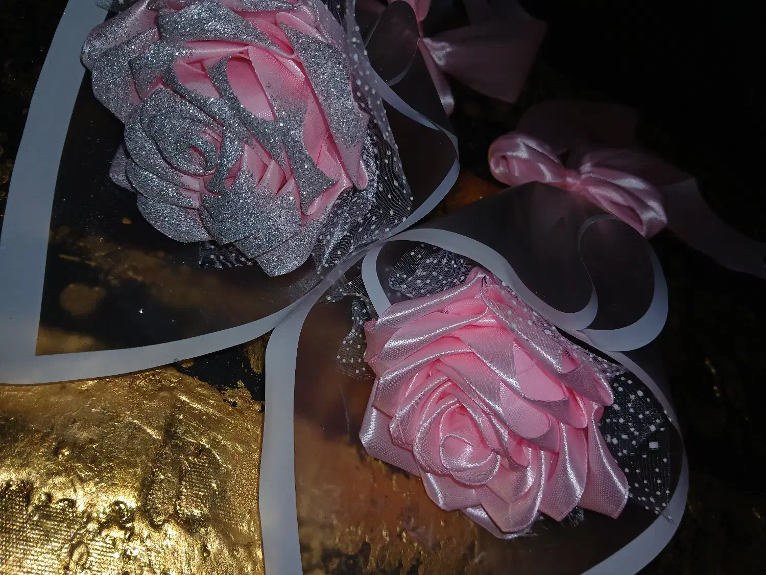 گل ربانی|گل مصنوعی|رباط‌کریم, رباط‌کریم|دیوار