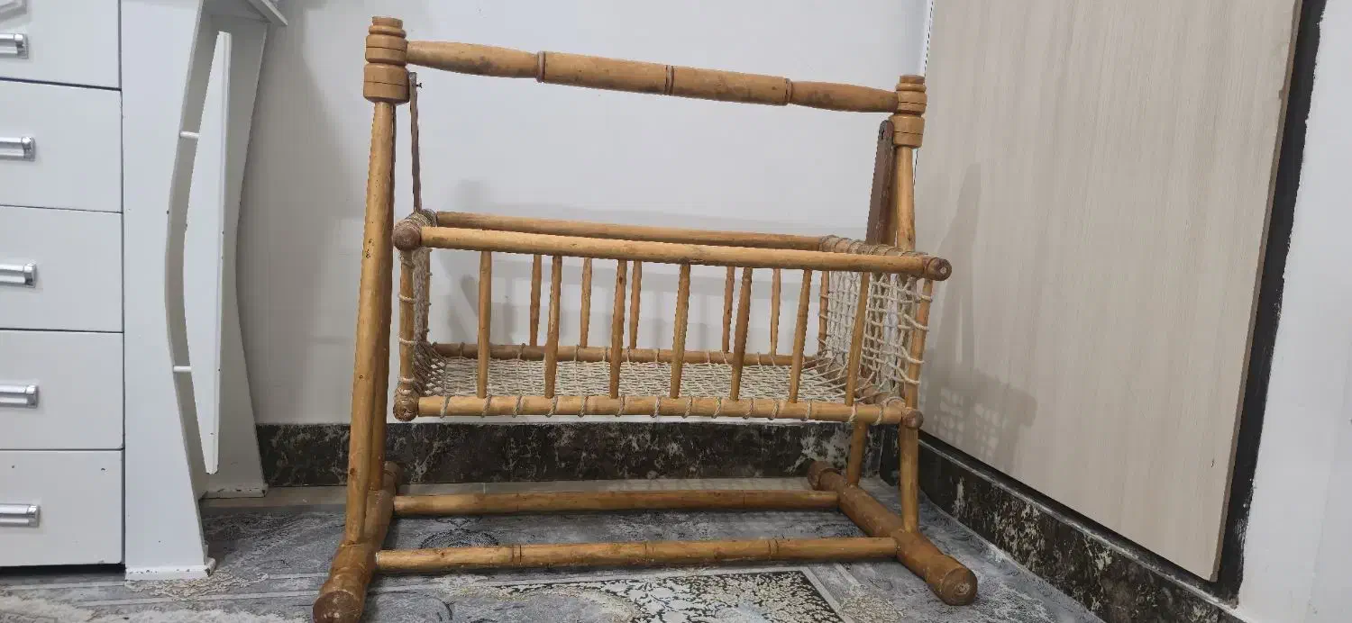 گهواره چوبی سالم|اسباب و اثاث بچه|سبزوار, قصبه شرقی|دیوار