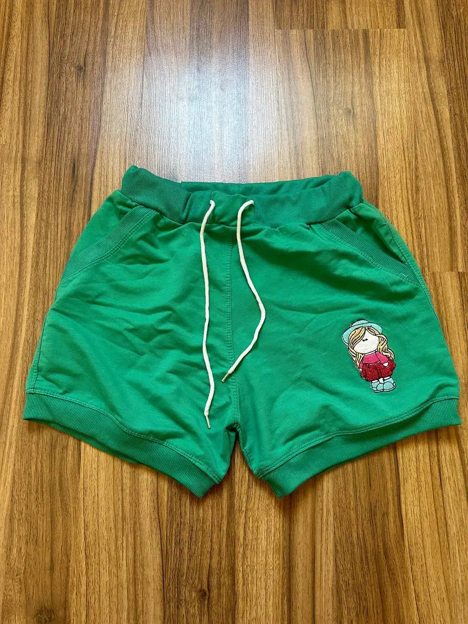 لباس ارزون|لباس|میانه, |دیوار