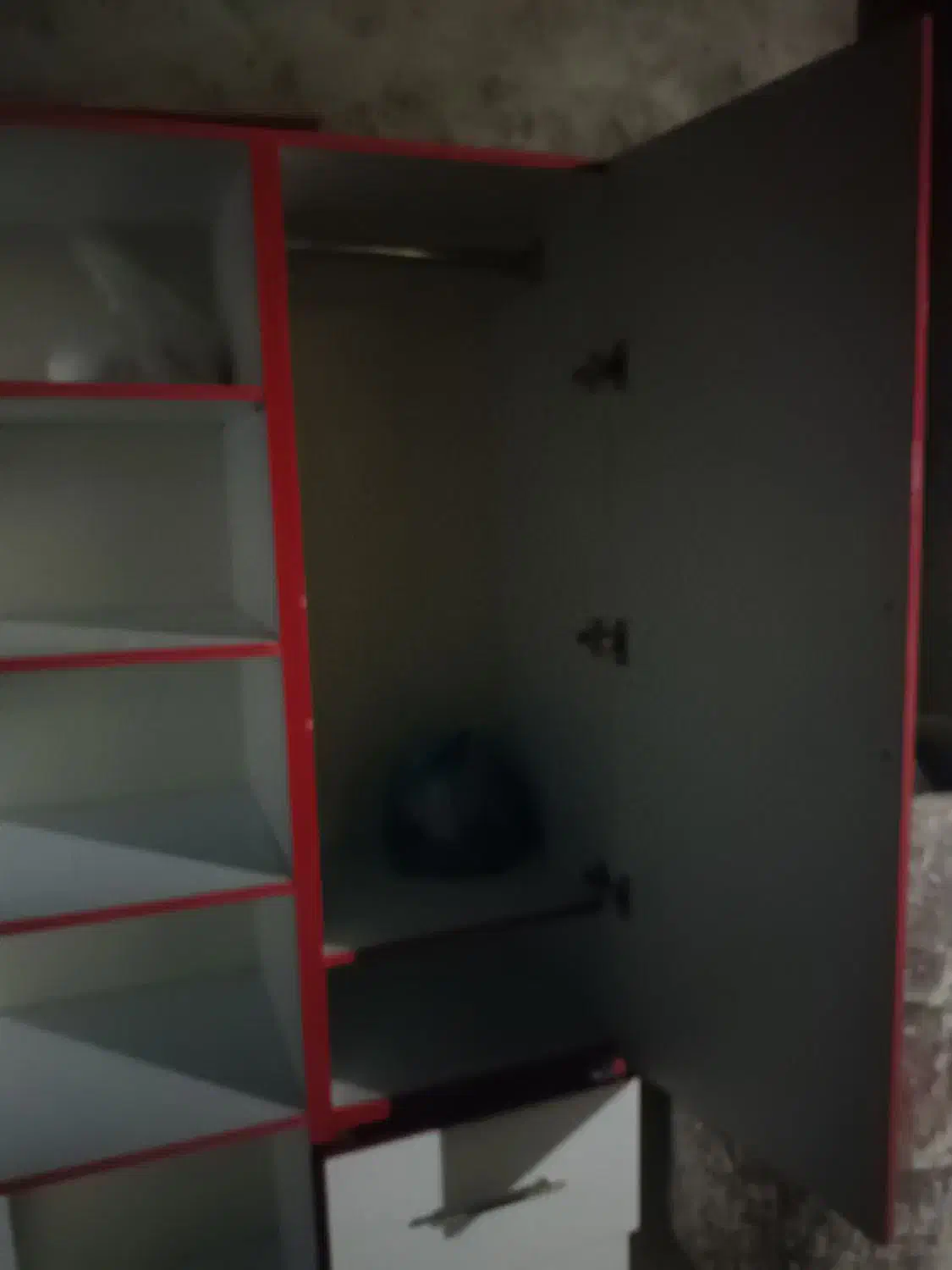 کمد در حد نو|جاکفشی، کمد، دراور|صحنه, |دیوار