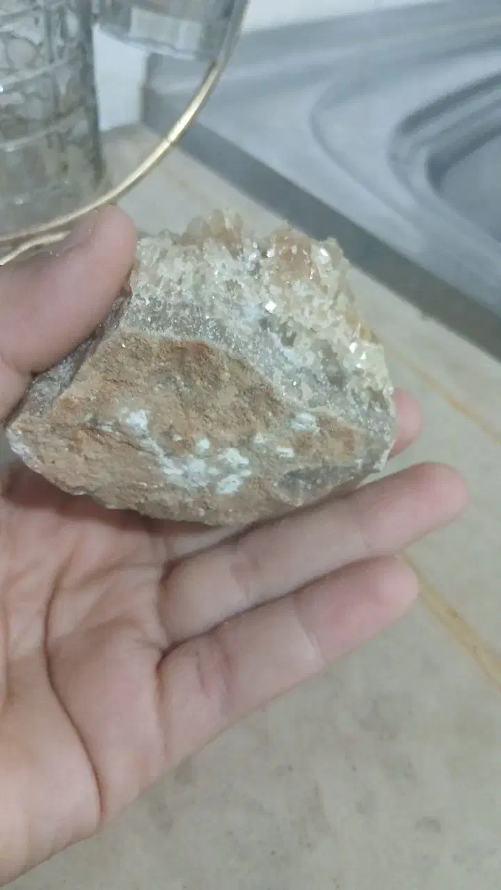 سنگ کوچک کلسیت|کلکسیون اشیاء عتیقه|خرم‌آباد, |دیوار